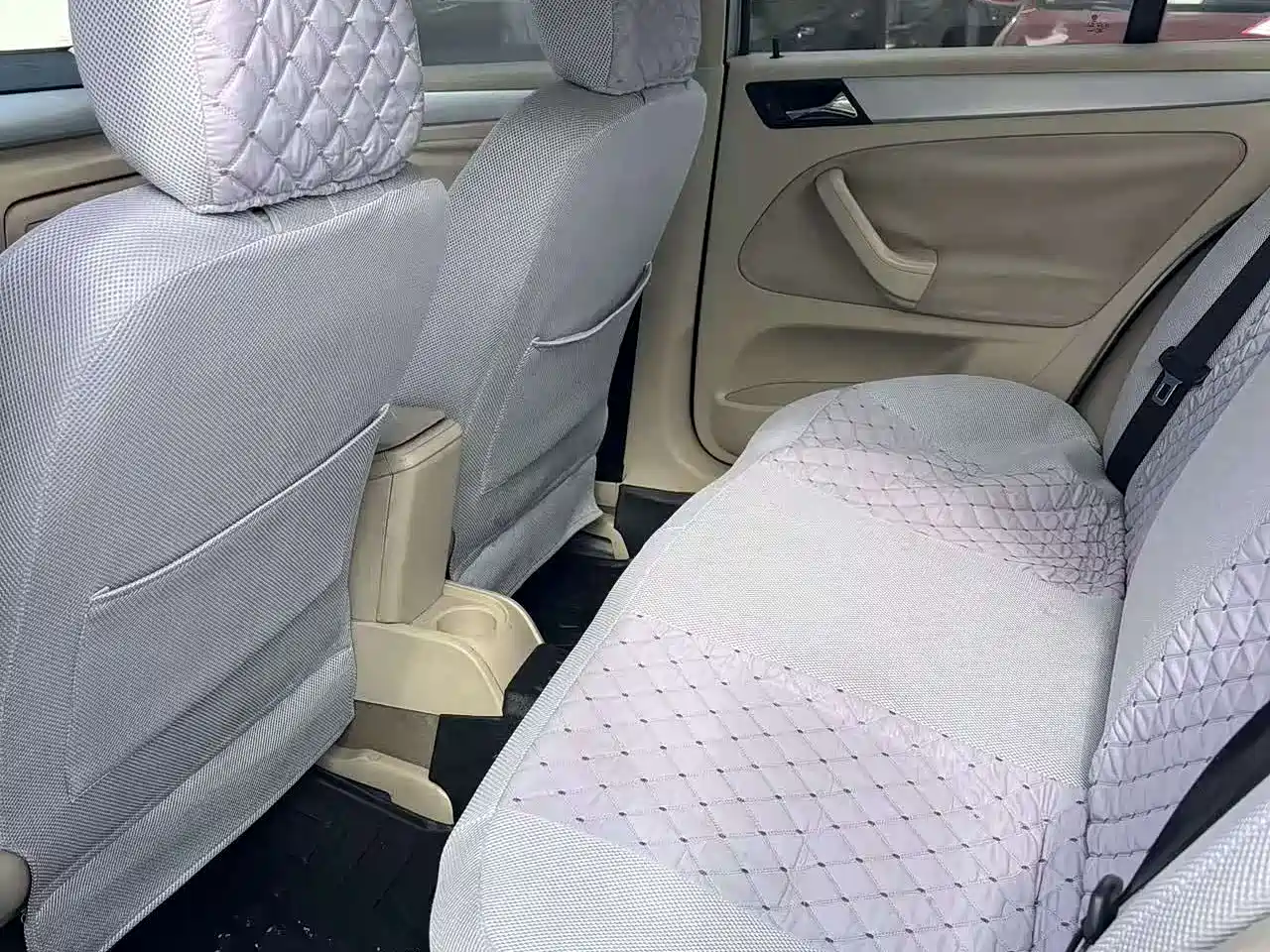 Volkswagen Bora 2011 1.6L Automatic Fashion фото 8