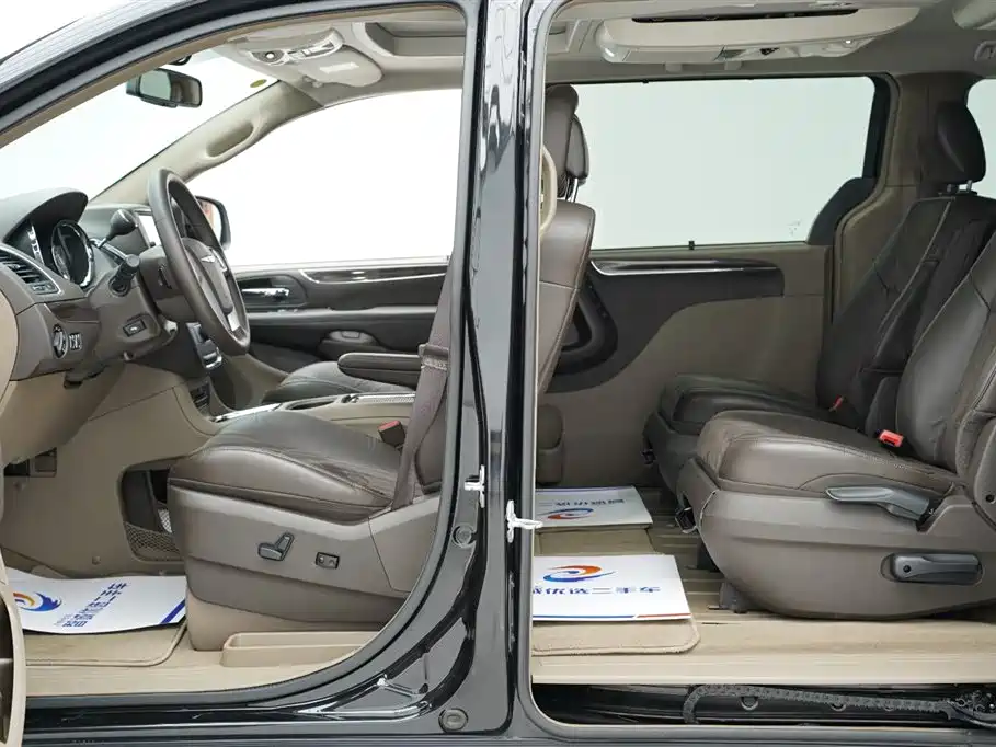 Chrysler Grand Voyager (Import) 2017 2013 3.6L Luxury Edition