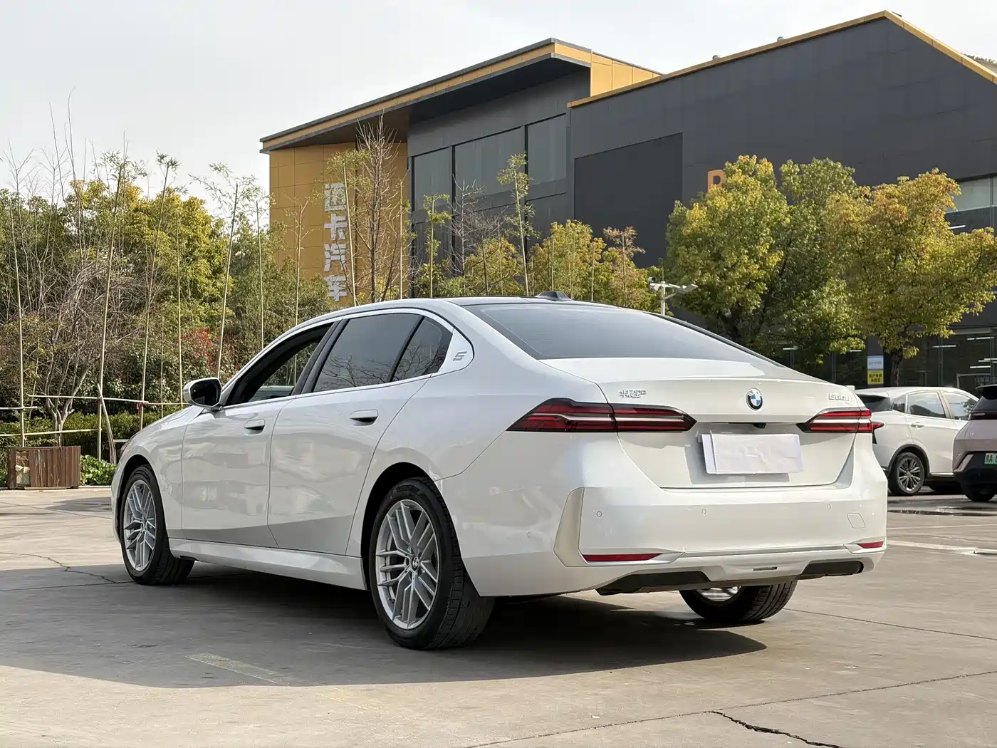 BMW 5 Series 2024 525Li Luxury Package фото 9