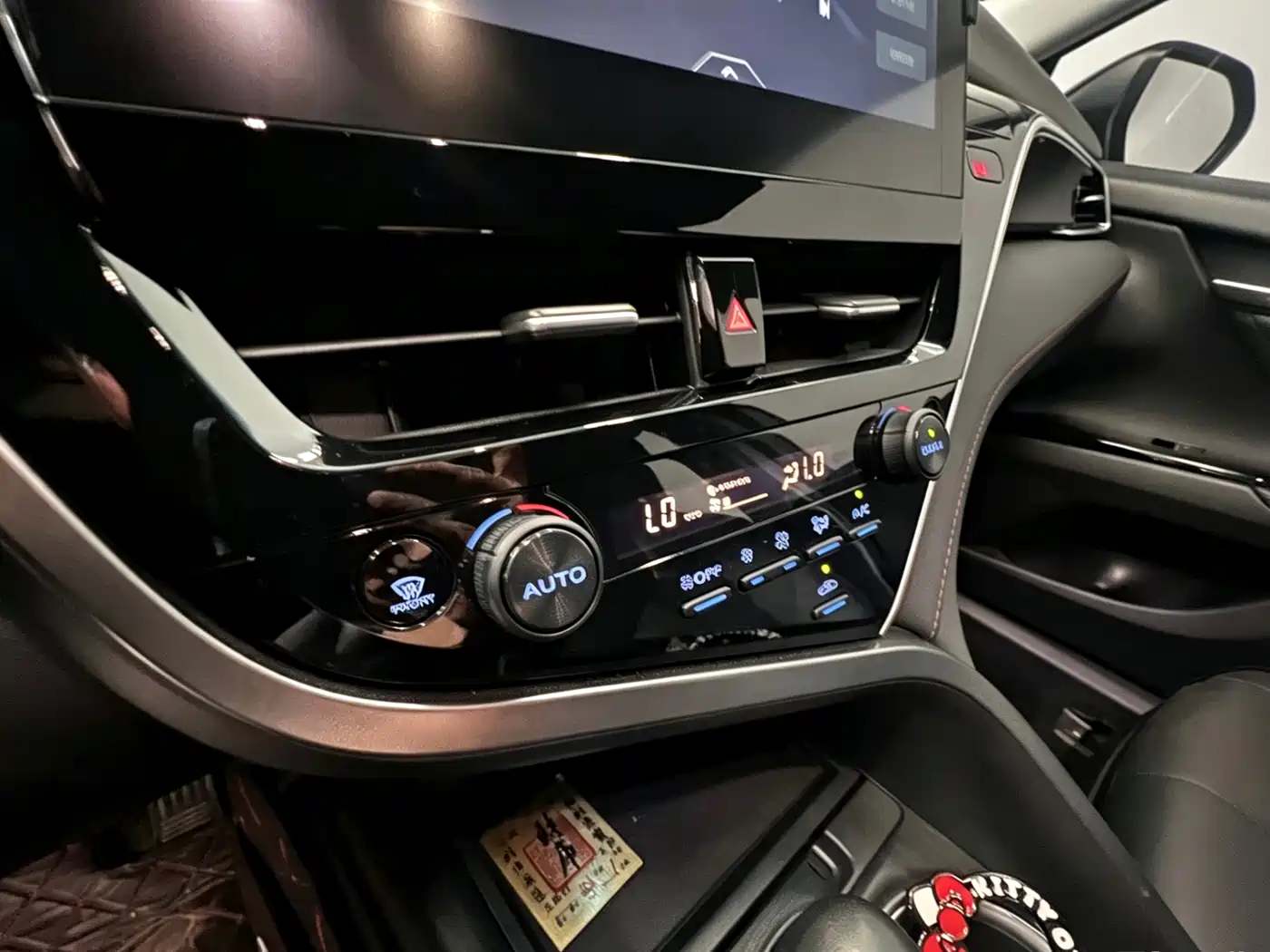 Toyota Camry 2021 2.5G Luxury Edition фото 16