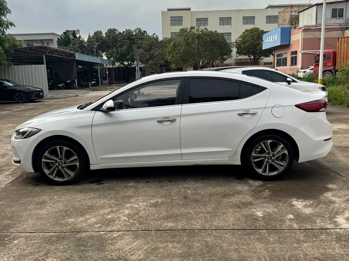 Hyundai Elantra 2016 Model 1.6L Automatic Smart Elite фото 6