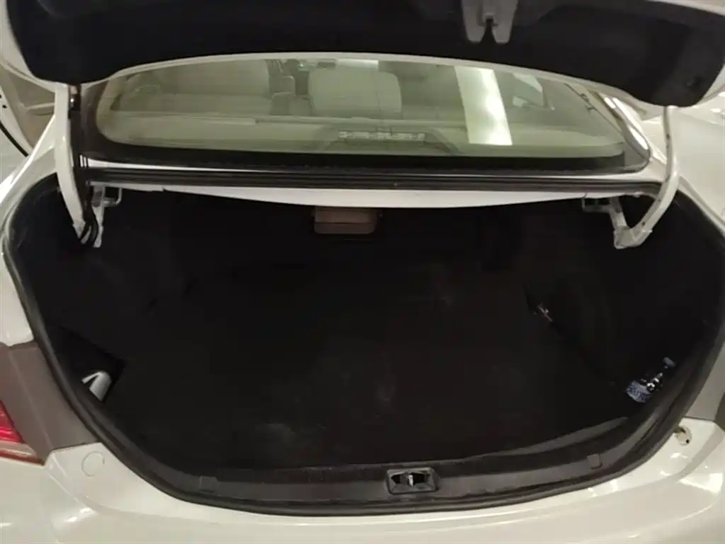 Toyota Camry 2013 200E Classic Elite Edition фото 19