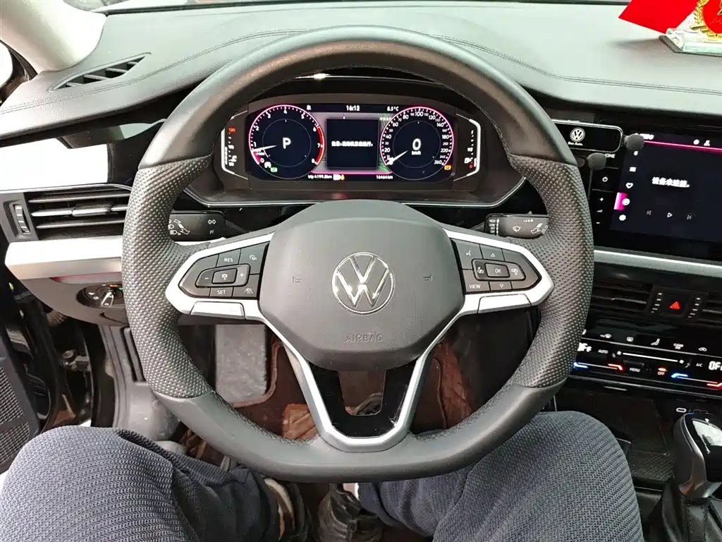 Volkswagen Passat 2025 Outstanding 380TSI Dragon Glory Edition фото 3