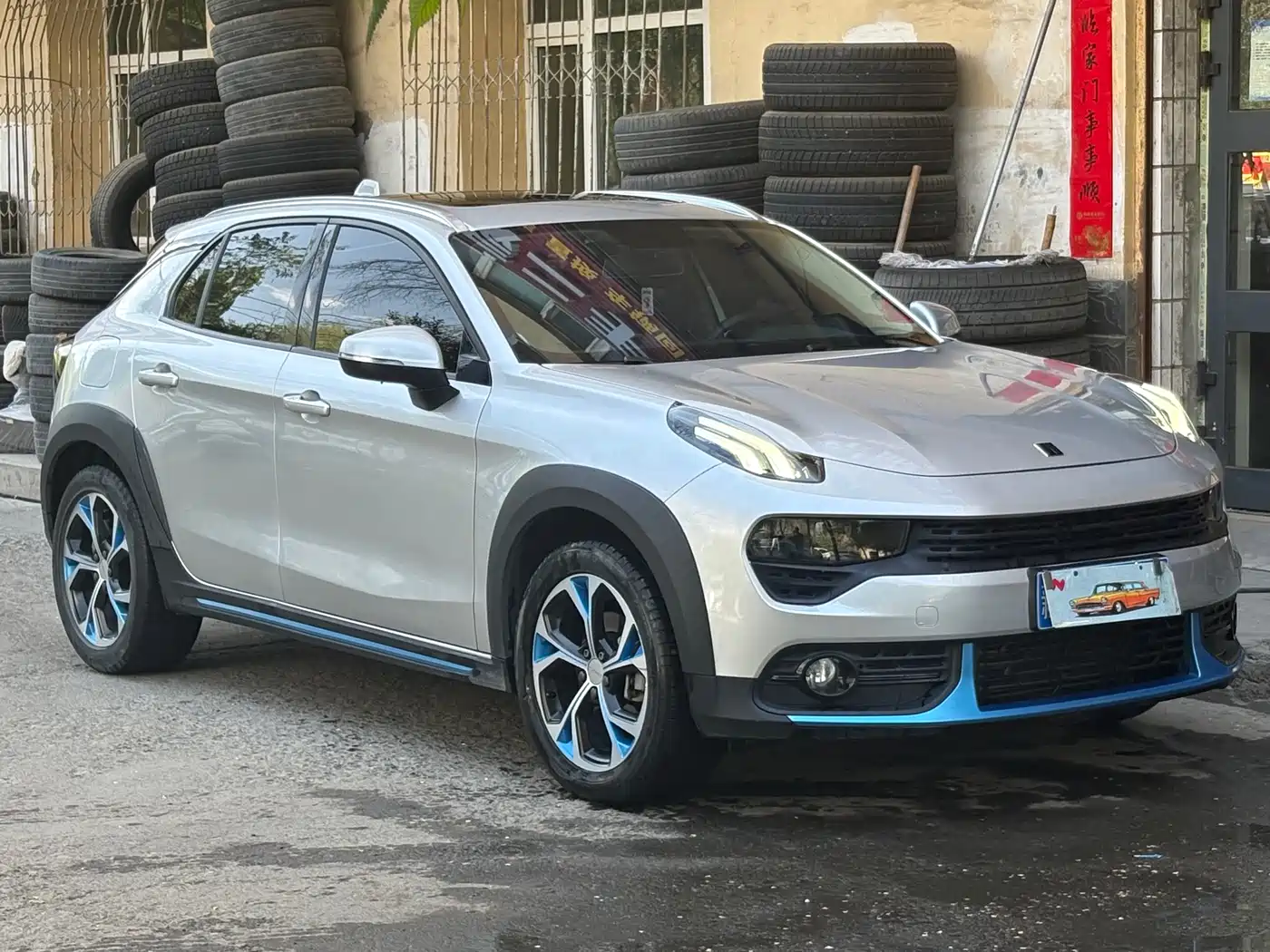 Lynk & Co 02 2019 Model 2.0T Automatic 2WD Funky Music Edition фото 3