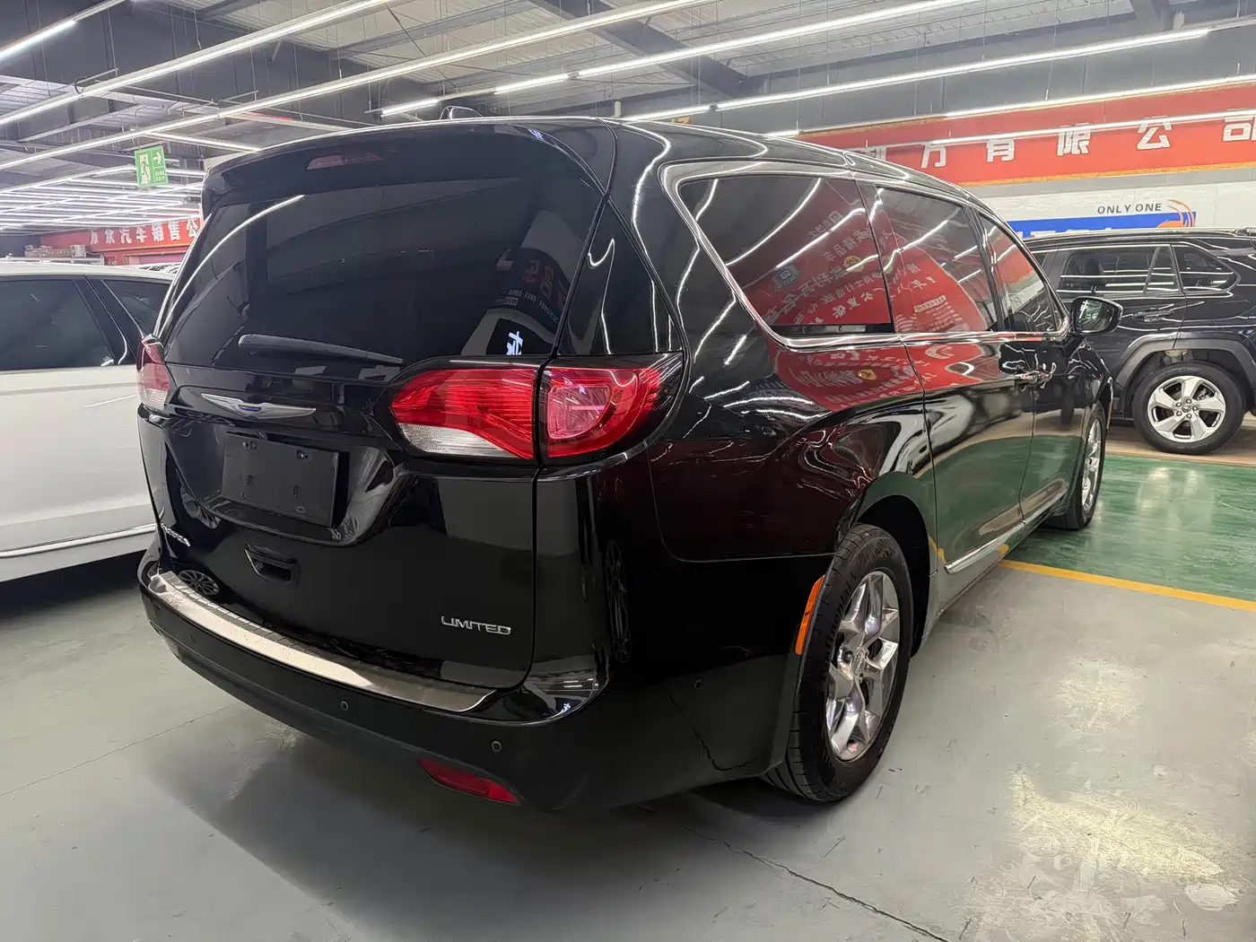 Chrysler Grand Voyager (Import) 2018 2017 3.6L Premium Edition