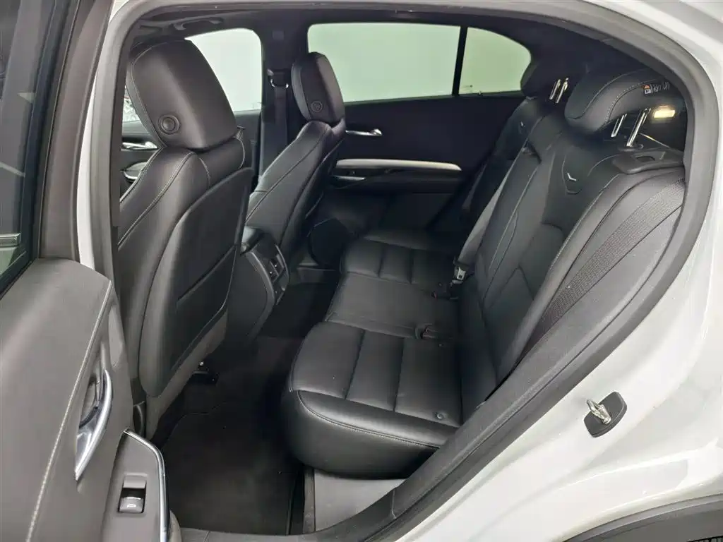 Cadillac XT4 2021 28T FWD Premium Edition фото 12