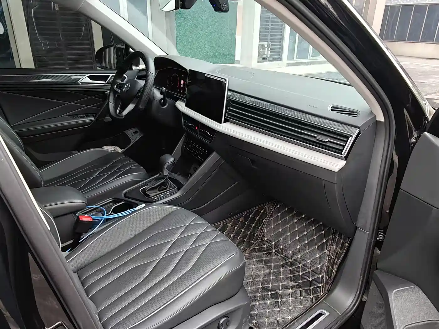 Volkswagen Tiguan L 2023 Facelift 330TSI Automatic 2WD Comfort Edition фото 7