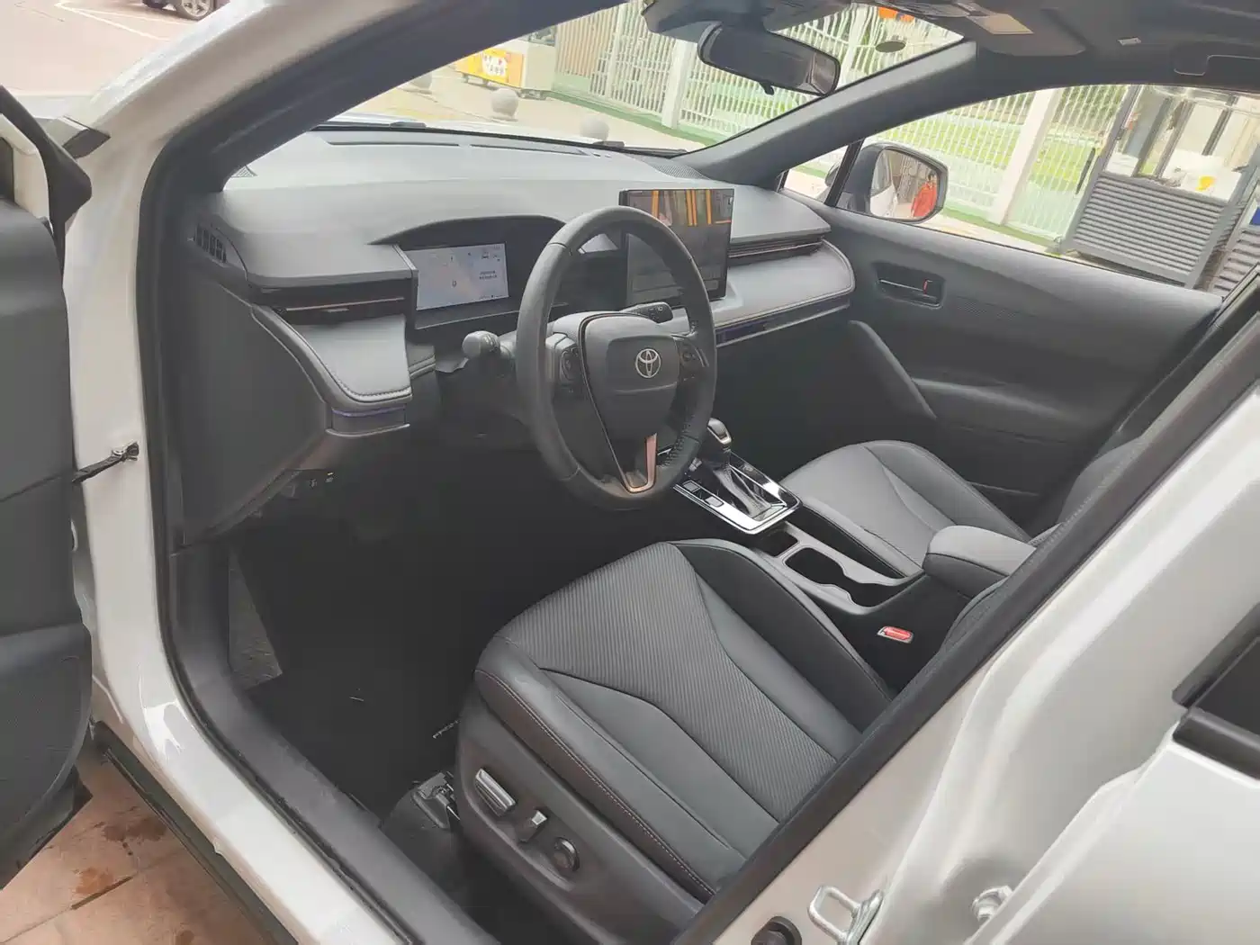 Toyota Frontlander 2025 2.0L CVT Mid Version фото 4