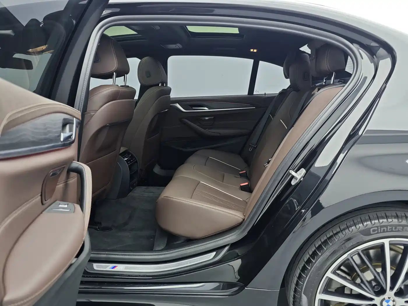 BMW 5 Series 2023 Facelift 530Li Leading M Sport Package фото 11