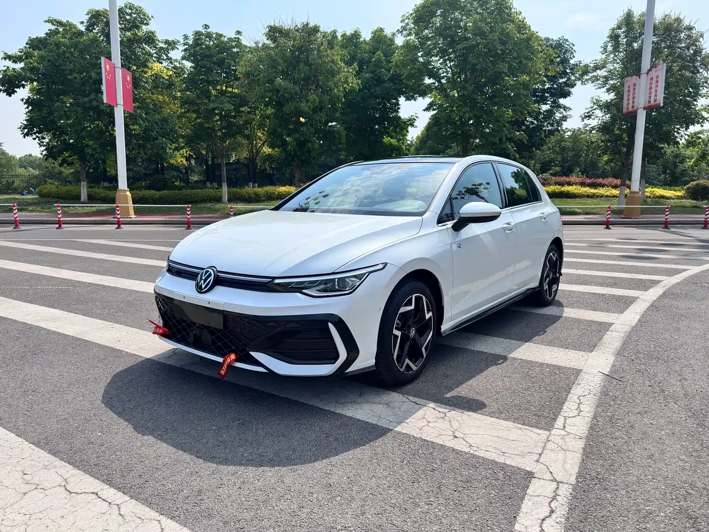 Volkswagen Golf 2025 300TSI R-Line