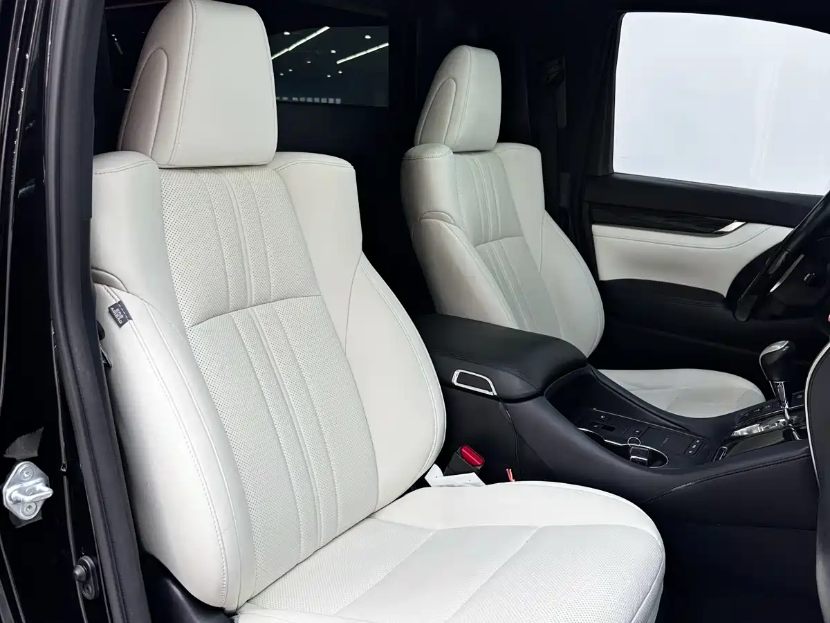 Lexus LM 2020 300h 4-Seat Imperial Edition фото 13