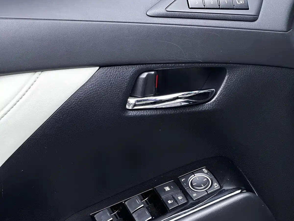 Lexus LM 2020 300h 4-Seat Imperial Edition фото 10