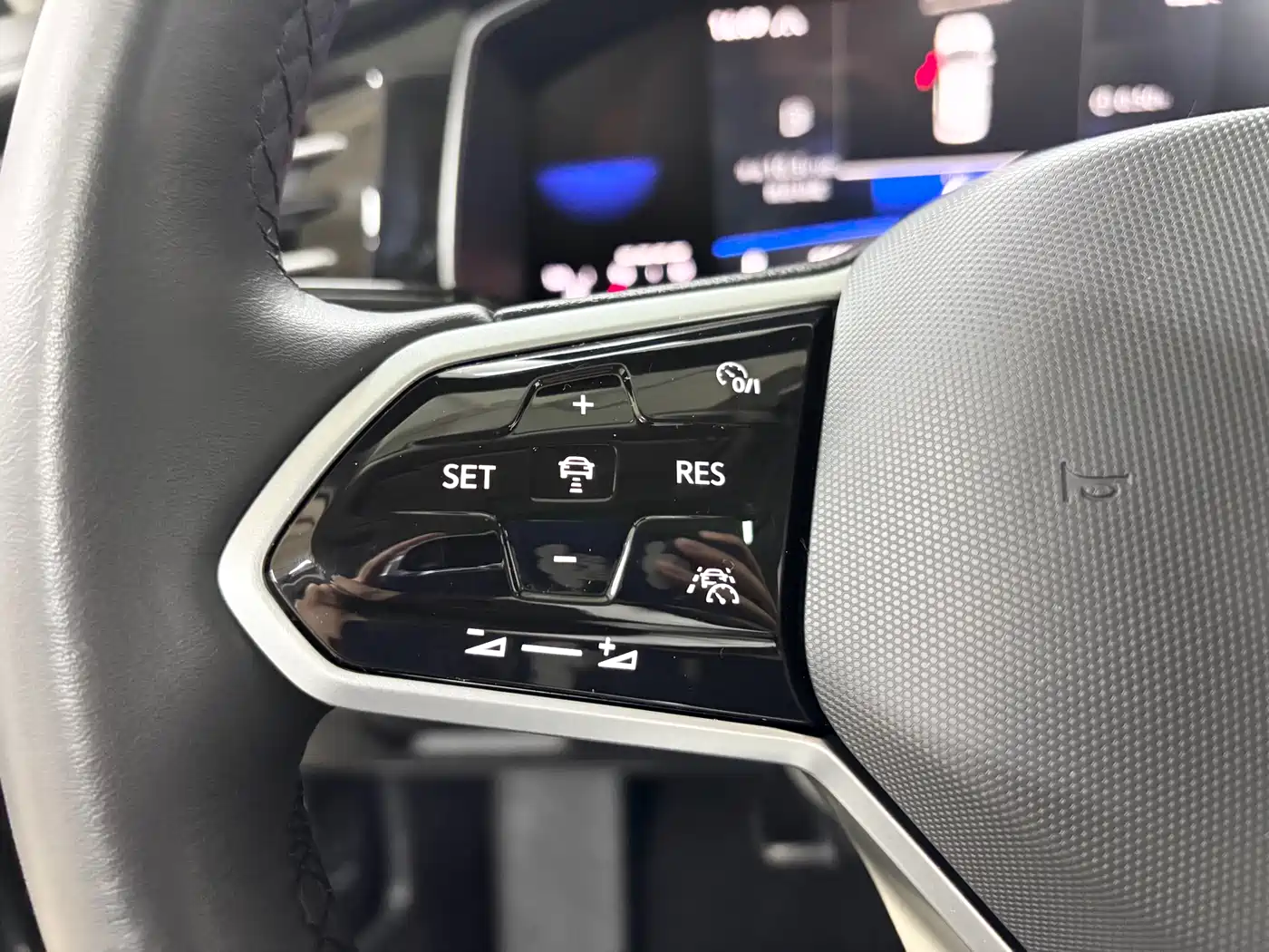 Volkswagen Sagitar 2023 Model Year 280TSI DSG Surpass Edition фото 19