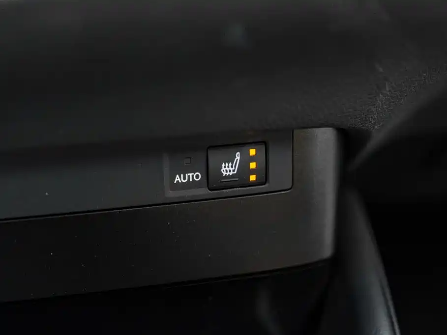 Lexus ES 2023 200 Excellence Edition фото 33