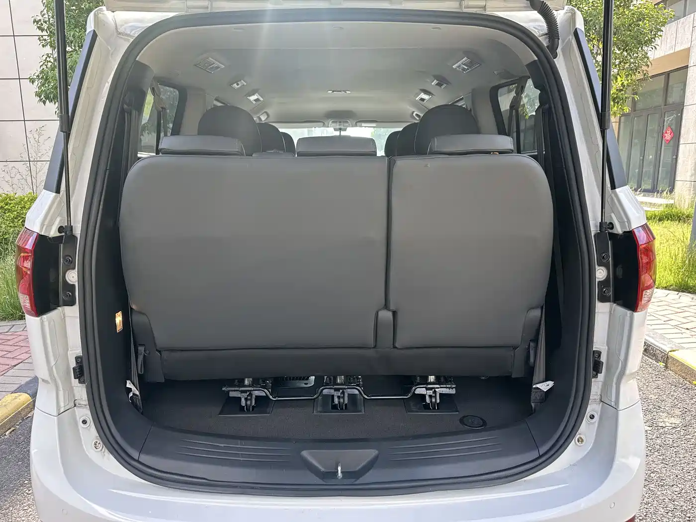 SAIC Maxus Maxus G10 2022 2.0T Auto Elite Edition Petrol 9-Seater фото 21