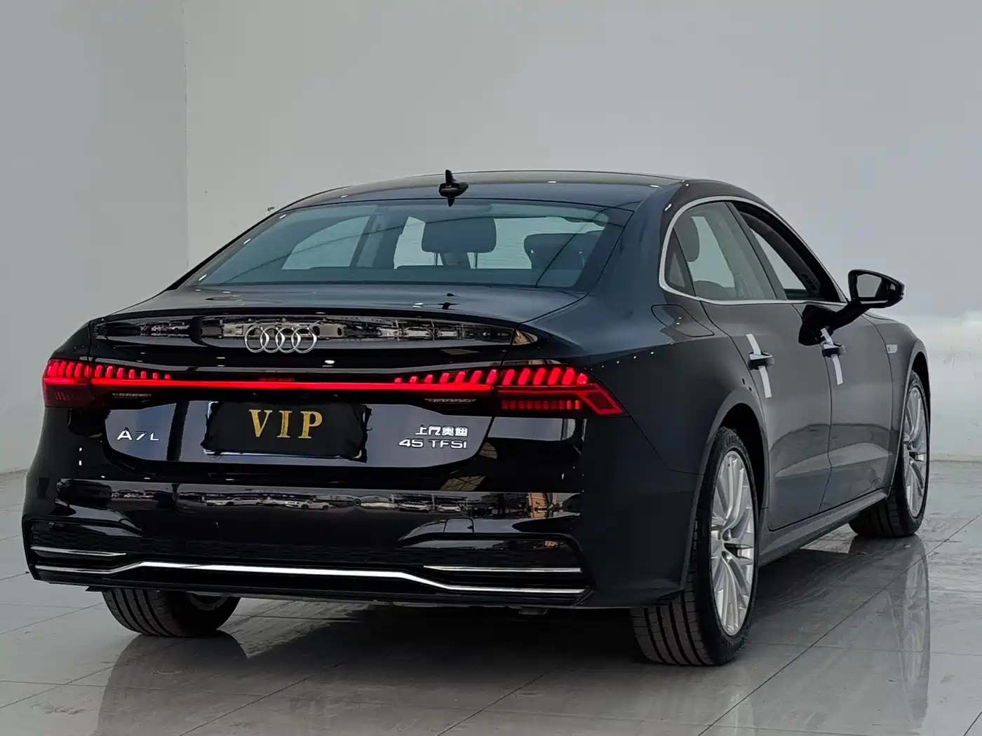 Фото 11 - Audi A7L