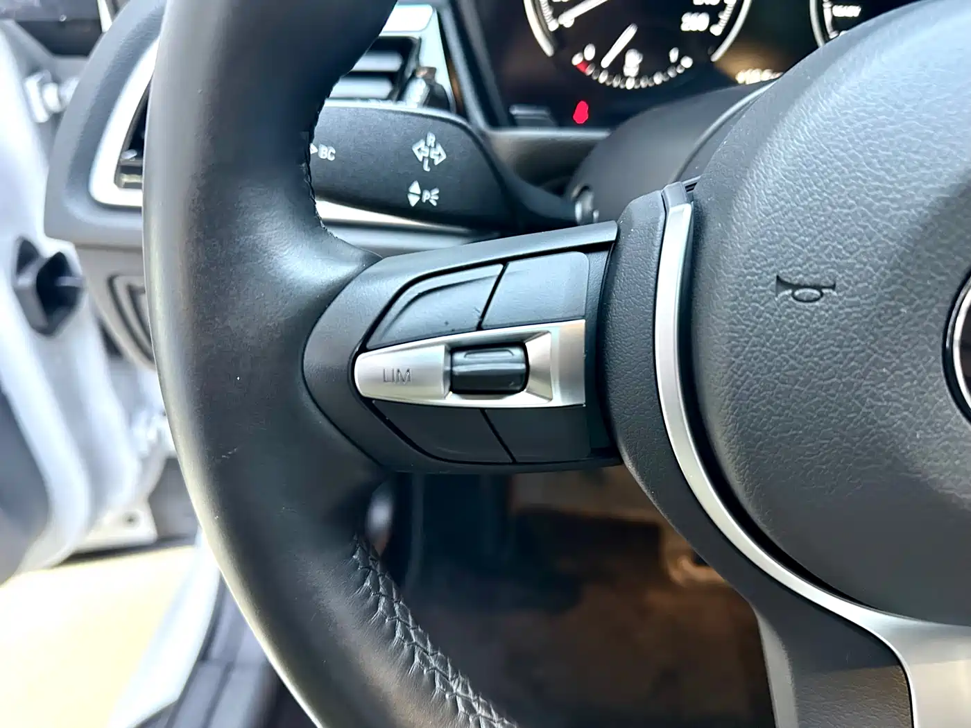 BMW 1 Series 2022 125i M Sport Shadow Edition фото 14