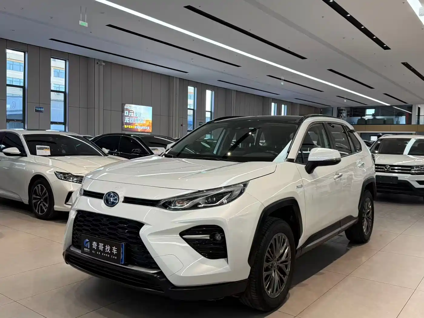 Toyota Wildlander 2023 Hybrid 2.5L E-CVT AWD Premium Edition фото 3