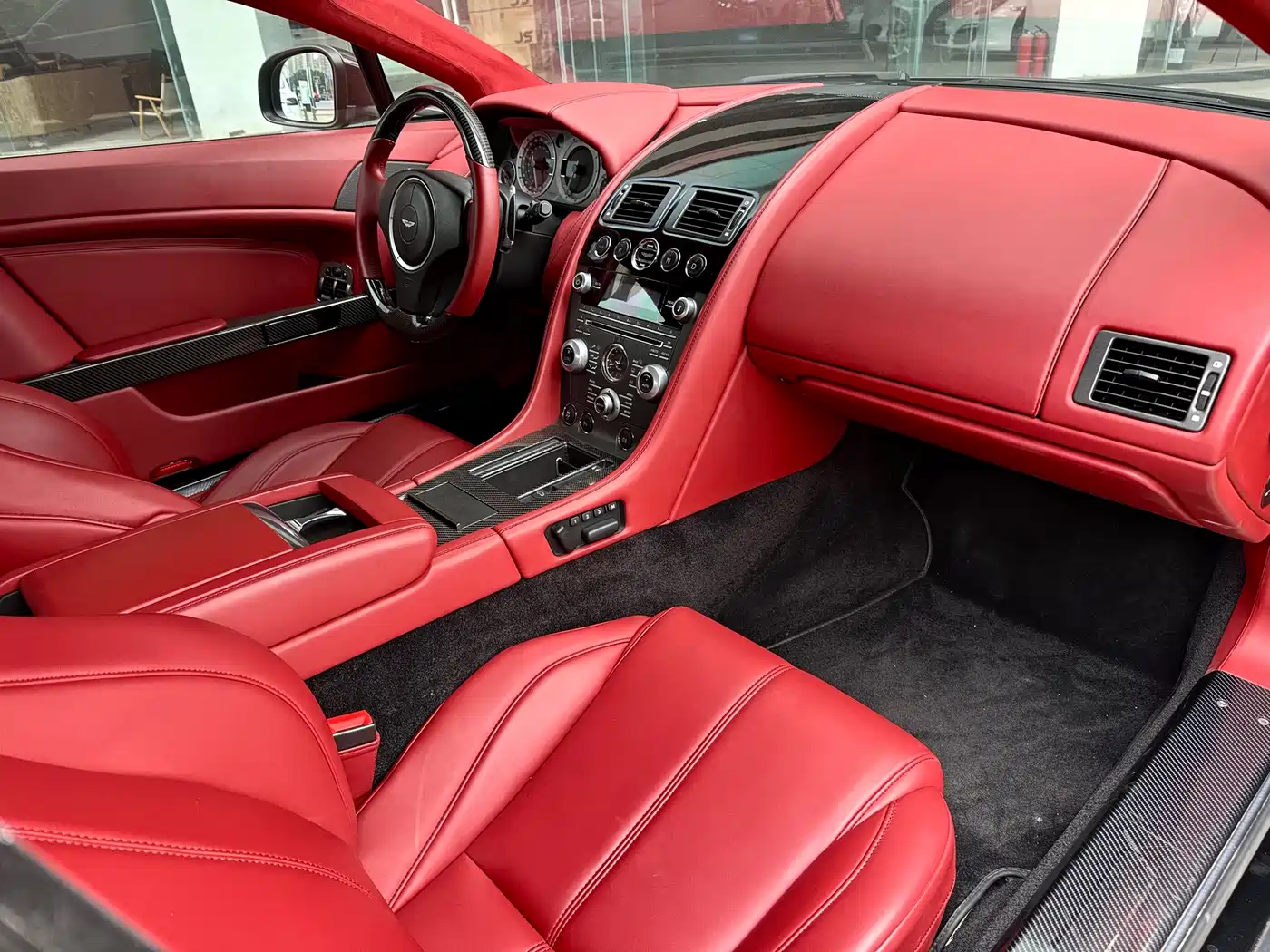 Aston Martin V8 Vantage 2011 4.7L Sportshift Coupe фото 8