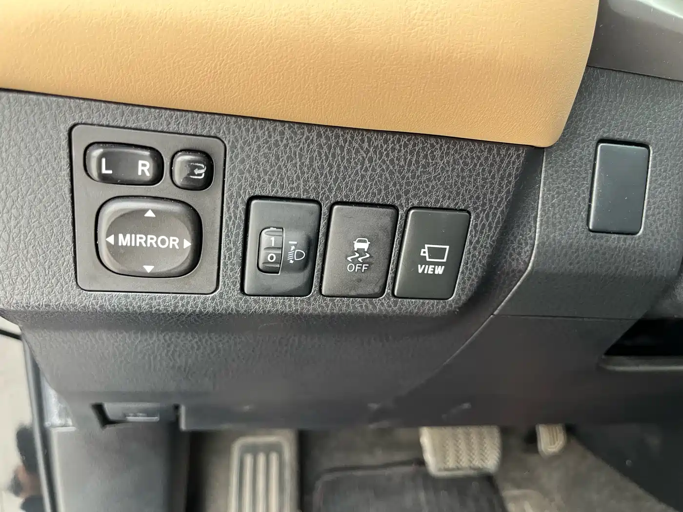 Toyota RAV4 Rongfang 2016 2.0L CVT 2WD Trend (China V) фото 15