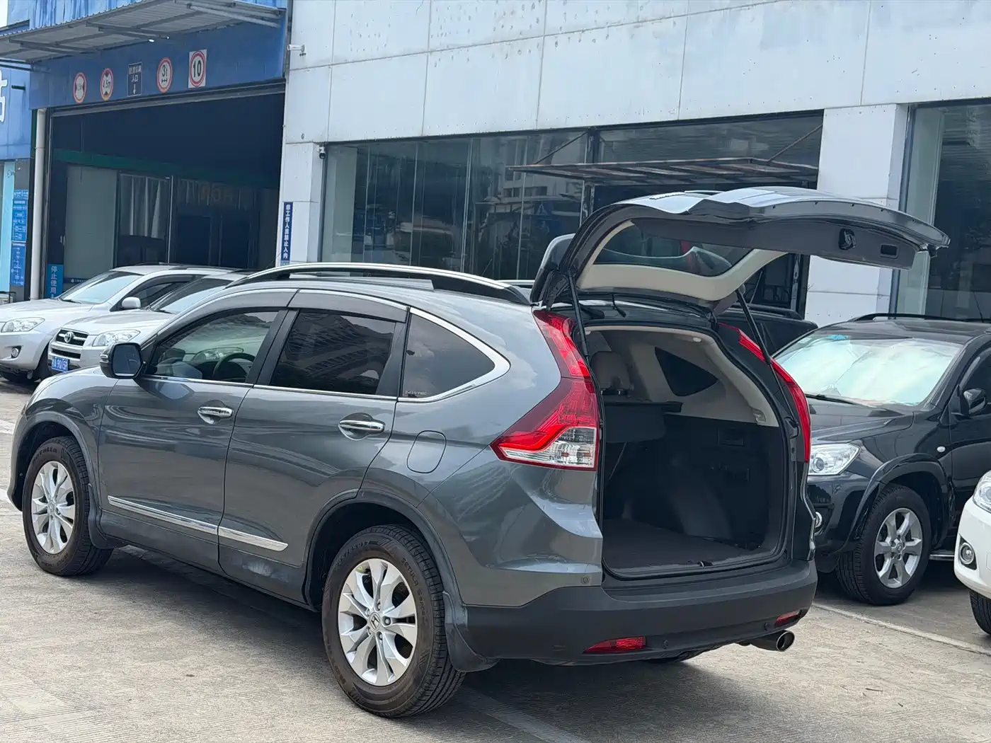 Photo 8 - Honda CR-V