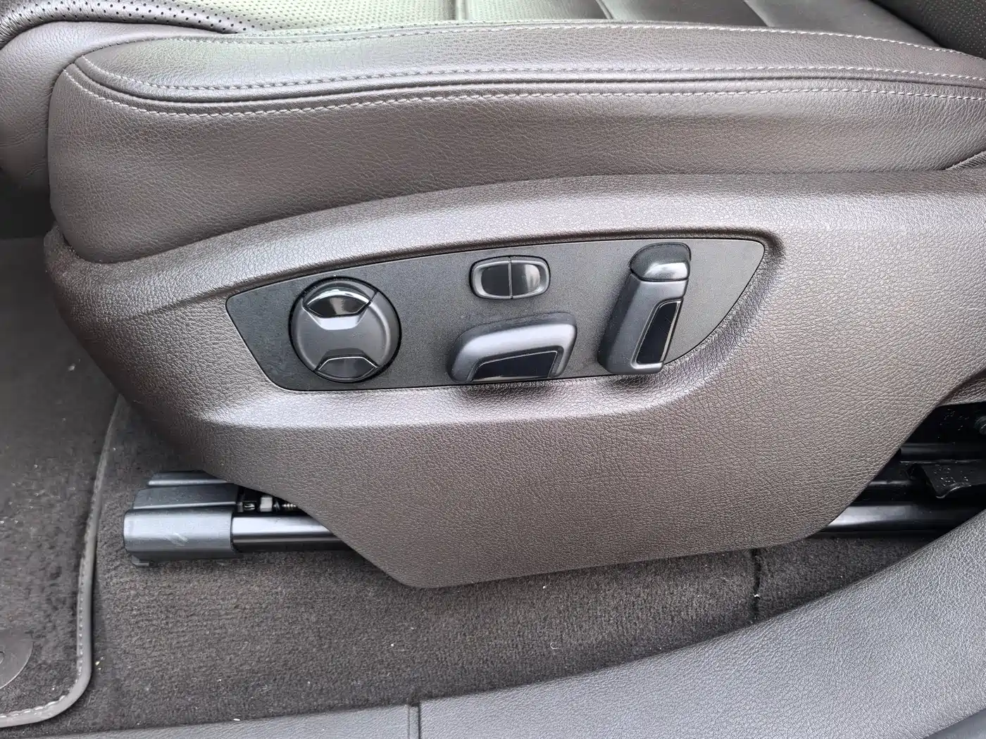 Volkswagen Touareg 2017 3.0TSI Explorer Edition фото 20