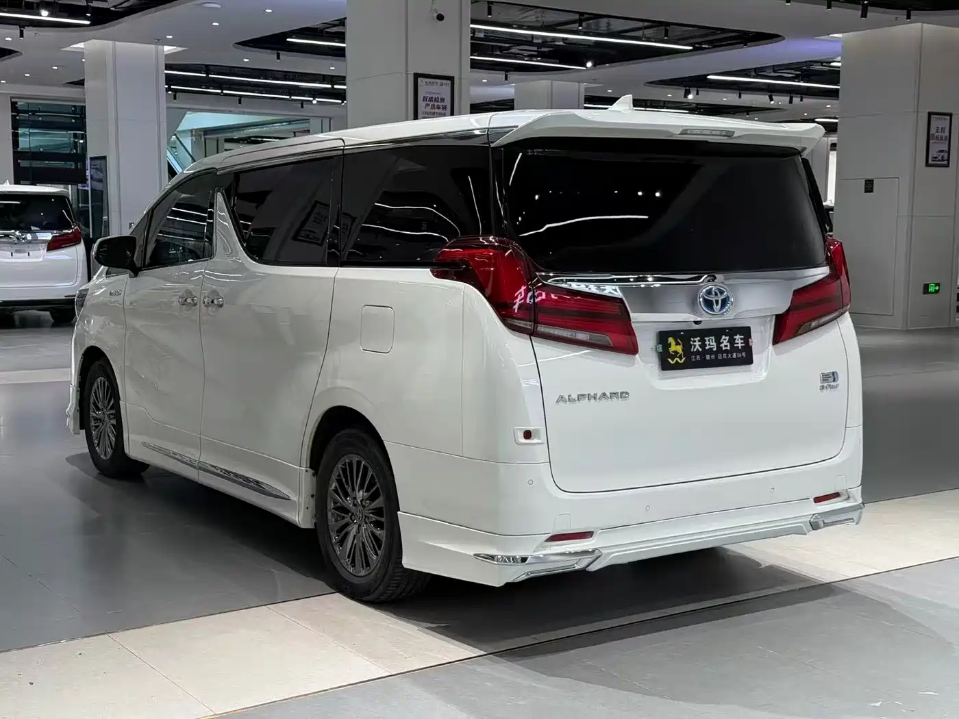 Toyota Alphard 2021 Hybrid 2.5L Luxury фото 4