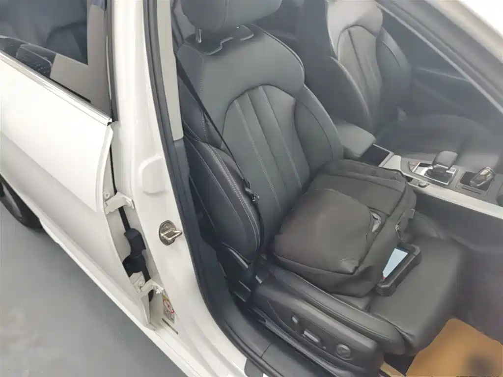 Audi A4L 2020 40 TFSI Luxury Dynamic фото 25