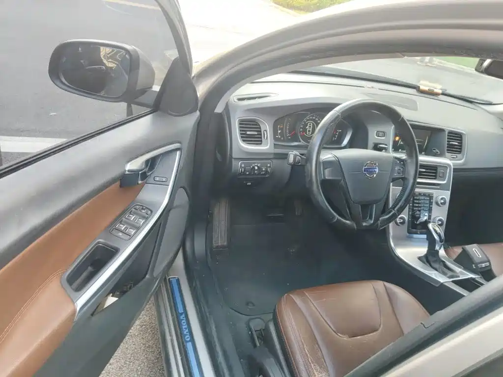 Фото 14 - Volvo S60