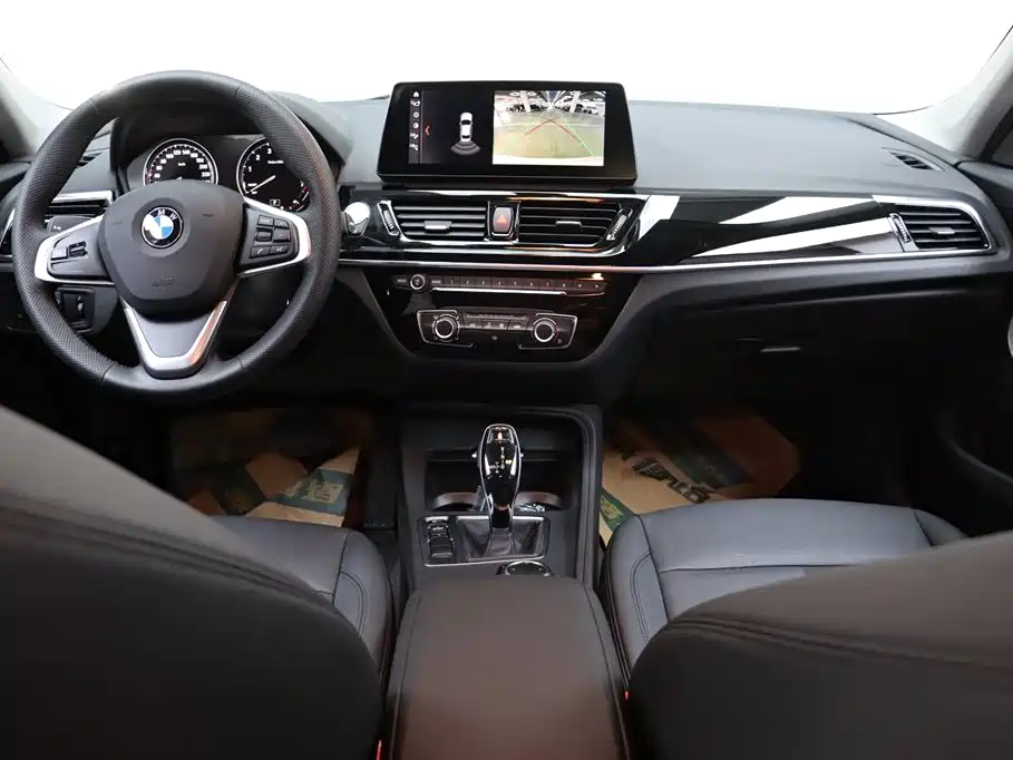 BMW 1 Series 2023 120i M Sport фото 25