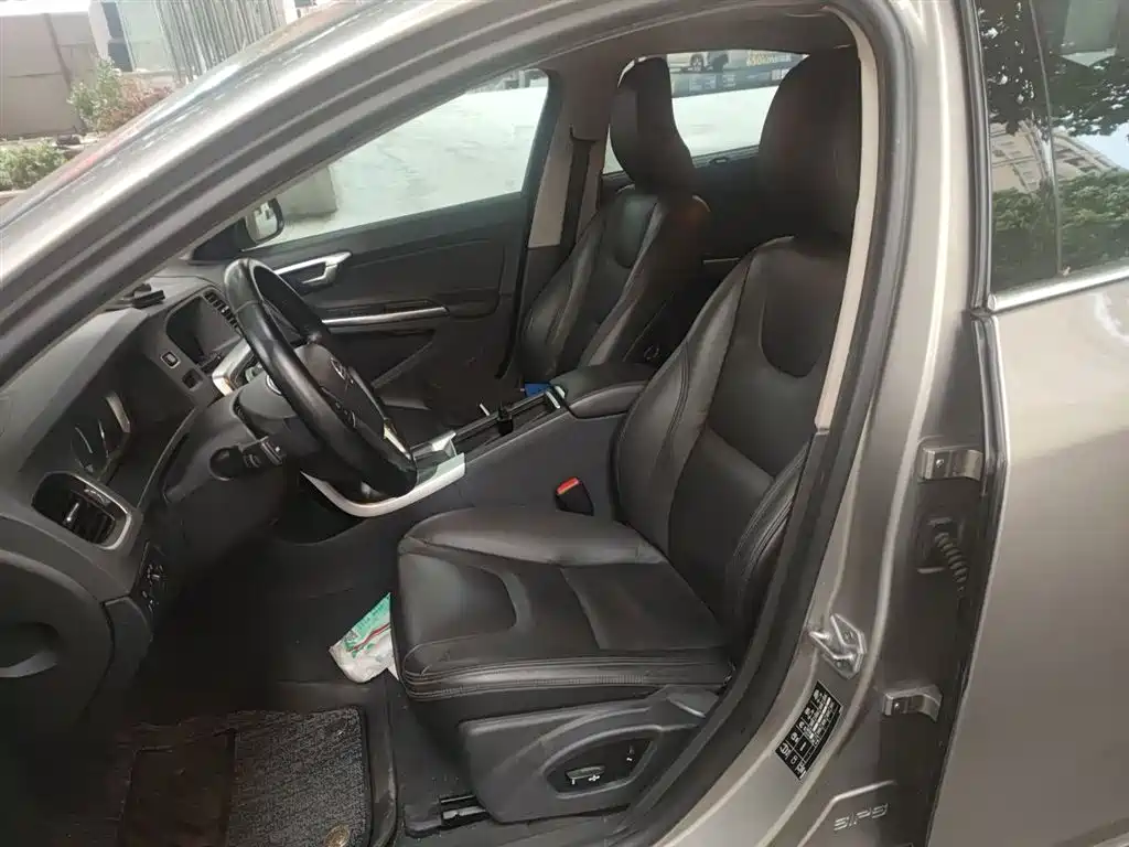 Фото 8 - Volvo S60