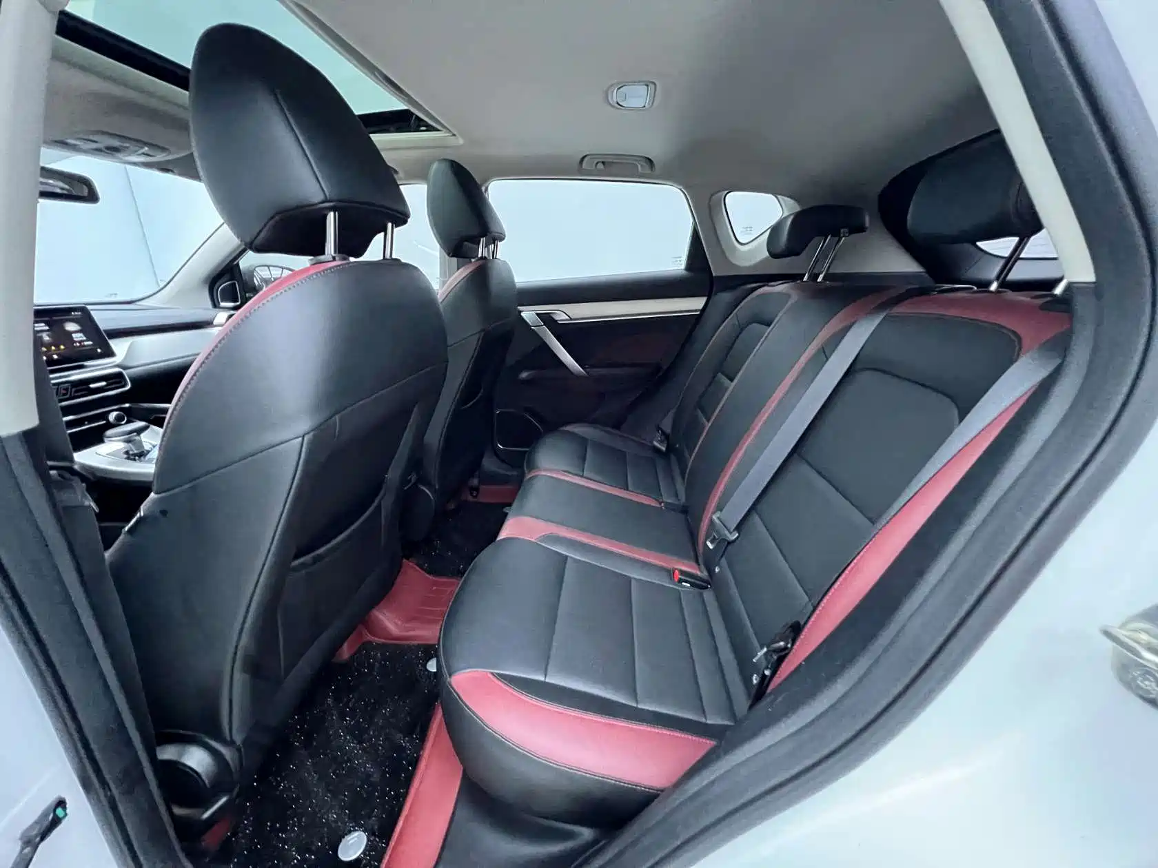 Фото 6 - Geely Coolray