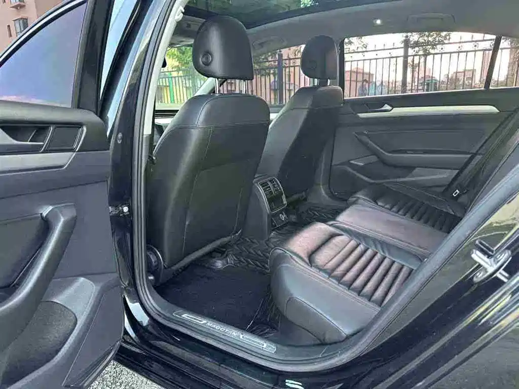 Volkswagen Magotan 2018 280TSI DSG Premium фото 7