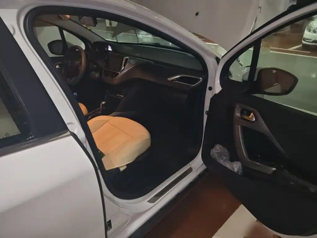 Peugeot 2008 2014 2014 1.6L Automatic Fashion Edition