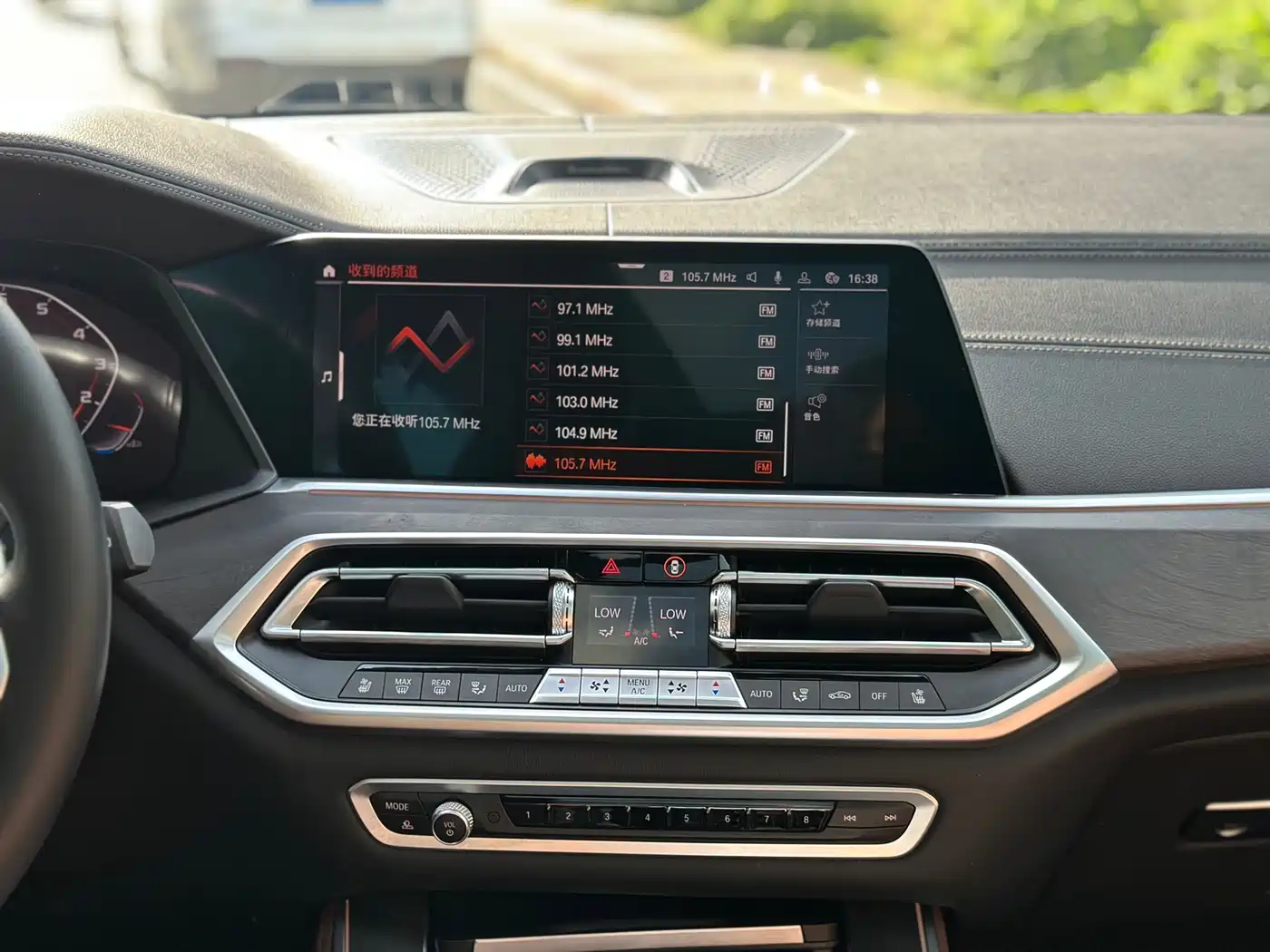 BMW X5 (Import) 2022 xDrive40i Premium M Sport Package фото 15