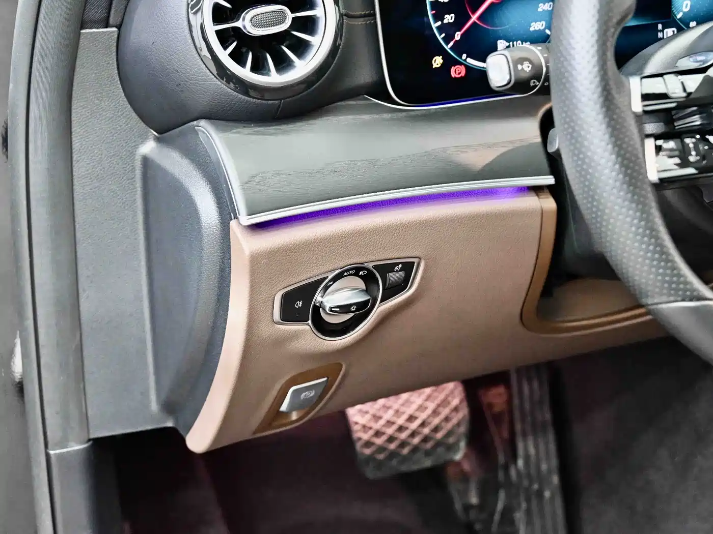 Mercedes-Benz E-Class 2021 E 300 L Sport Fashion фото 36