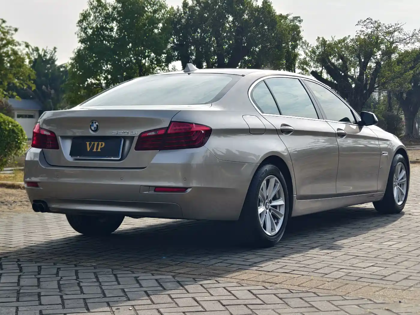 BMW 5 Series 2017 520Li Classic Edition фото 4