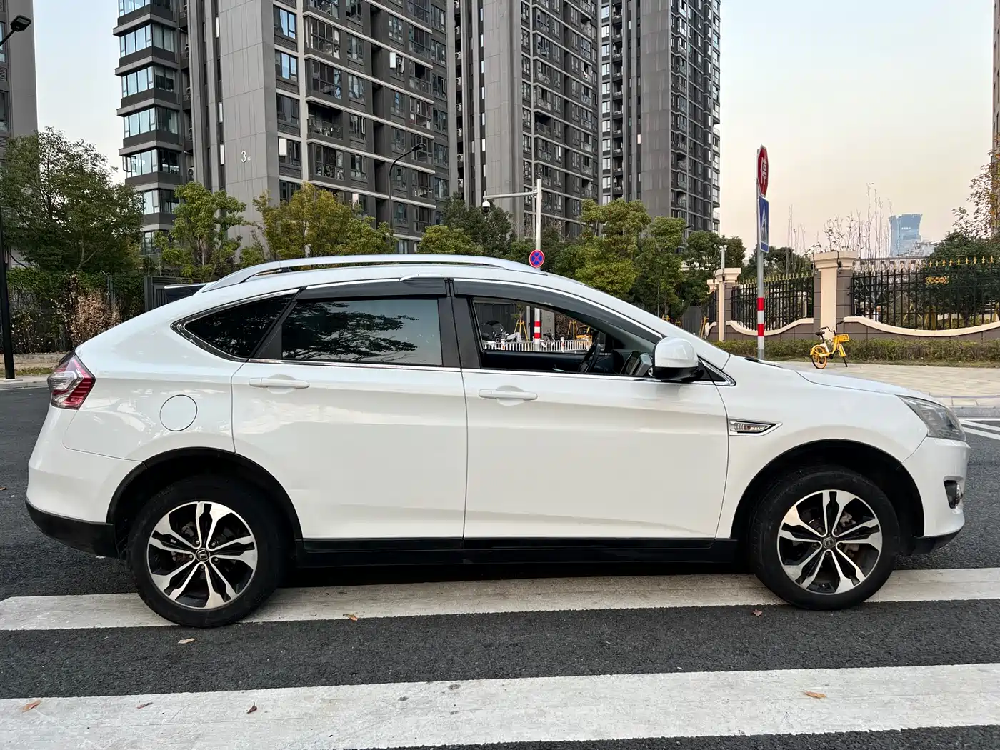 Luxgen U6 SUV 2015 2015 1.8T Fashion Edition