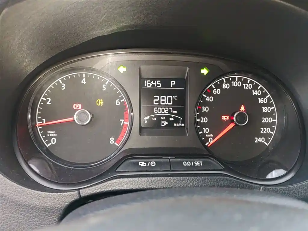 Volkswagen Polo 2016 1.4L Automatic Trend фото 12