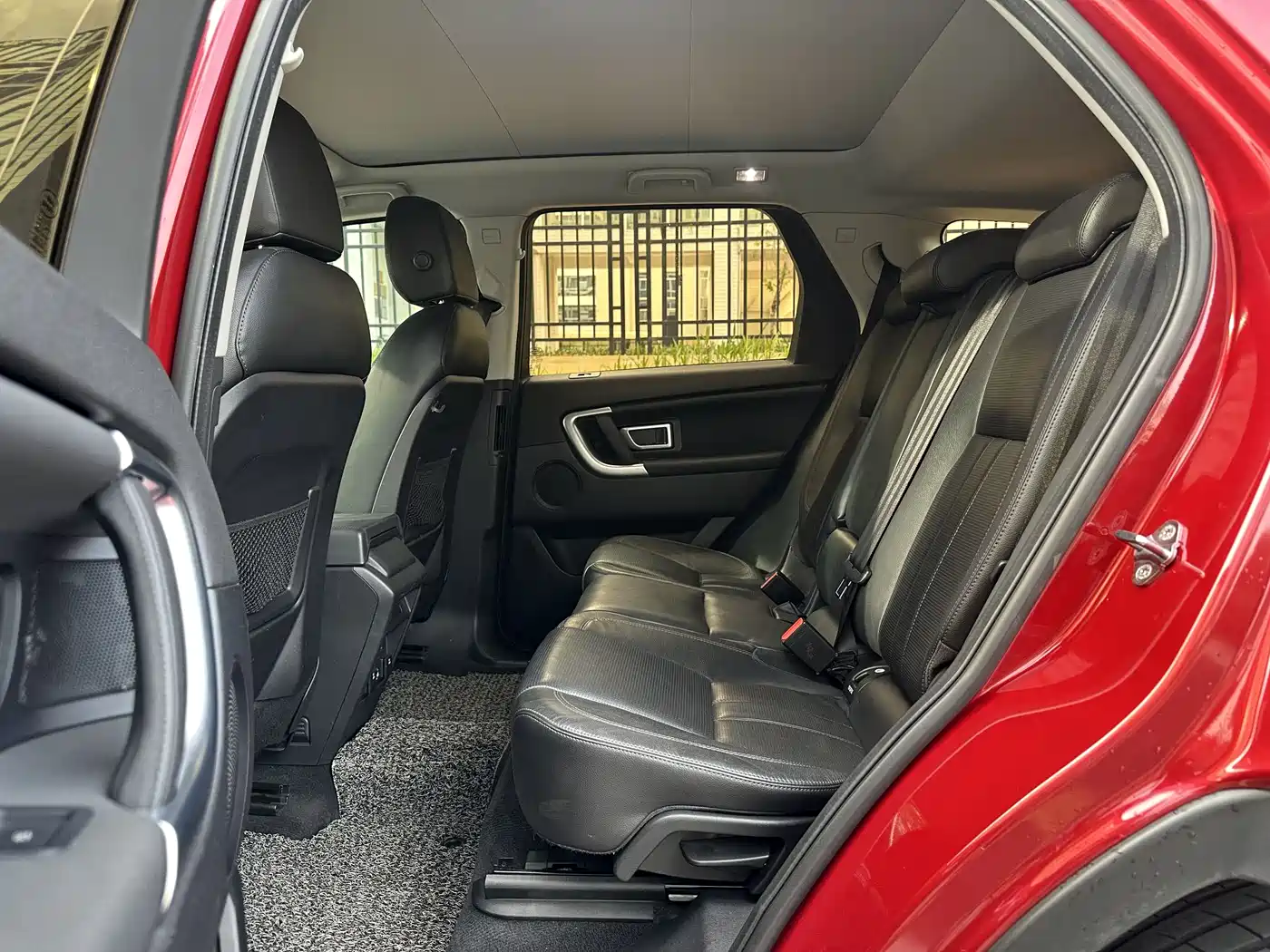 Land Rover Discovery Sport 2016 2.0T HSE фото 15