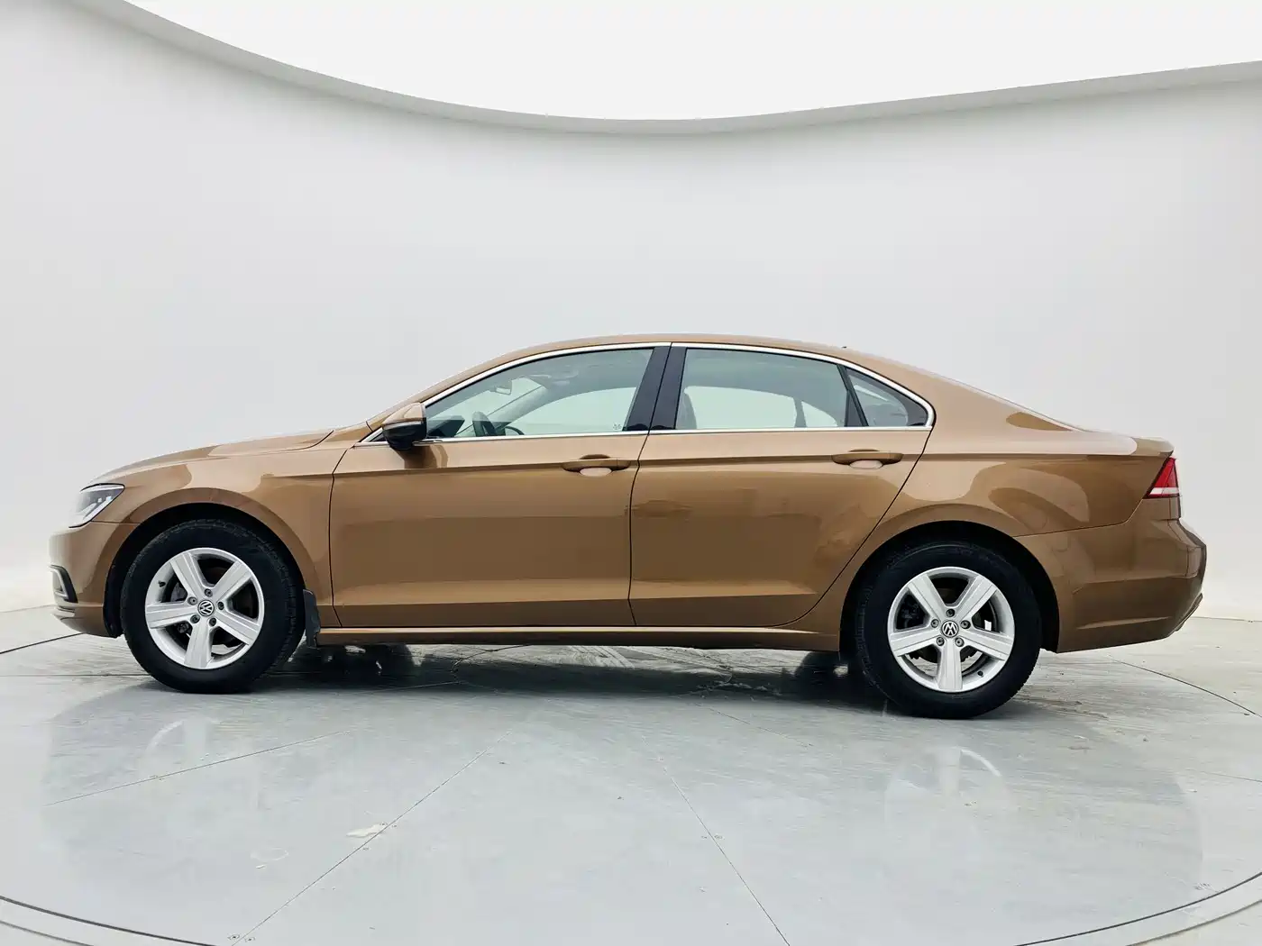 Volkswagen Lamando 2015 230TSI DSG Style фото 4