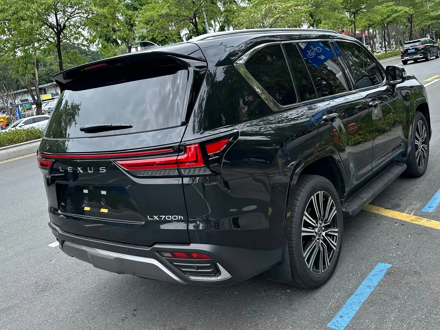 Lexus LX 2025 700h Boundary Edition фото 10