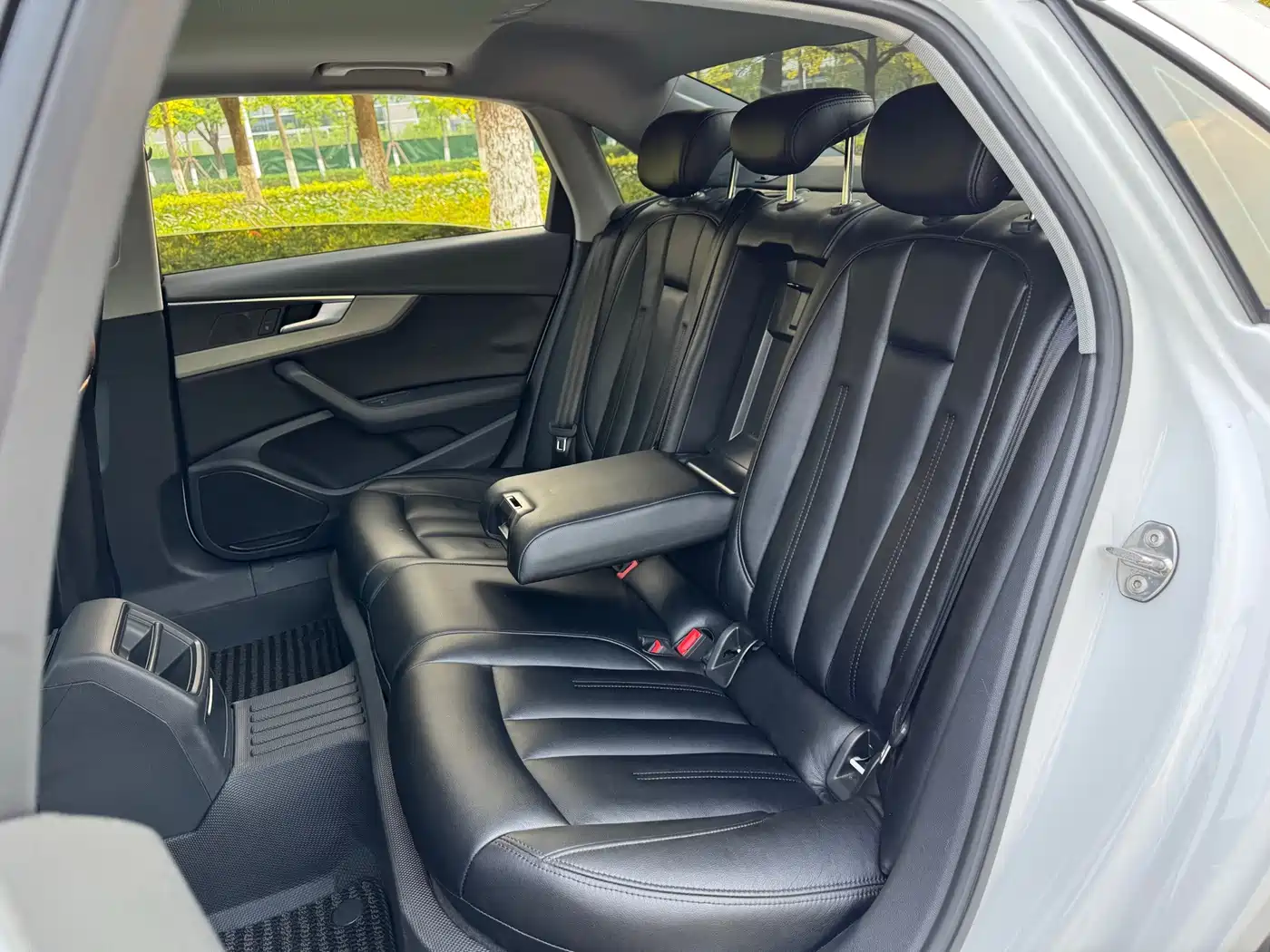 Фото 7 - Audi A4L