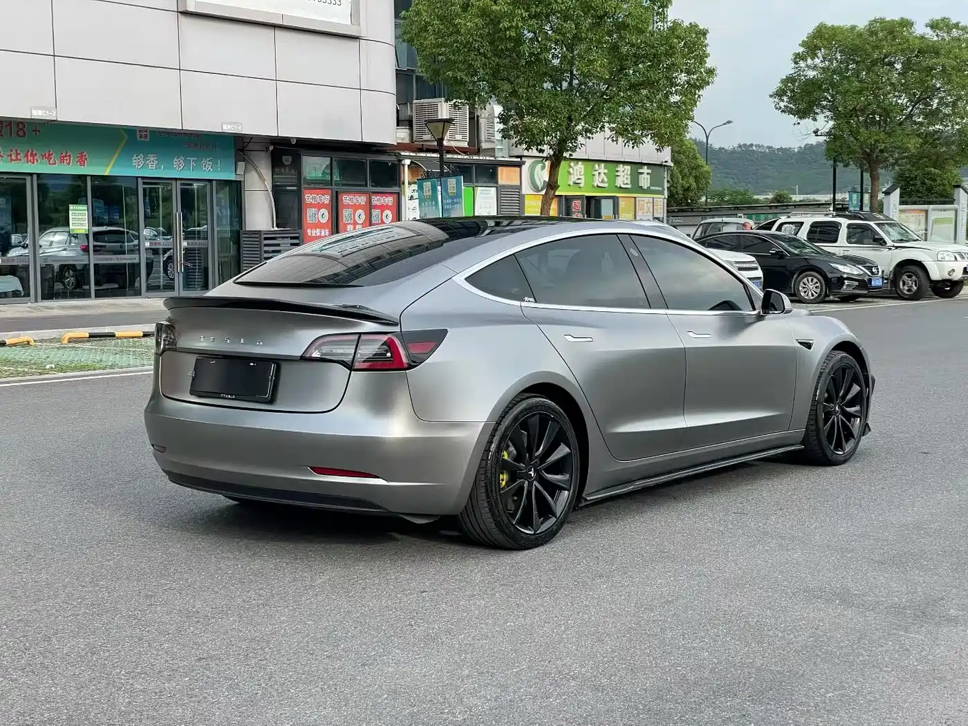 TESLA MODEL 3