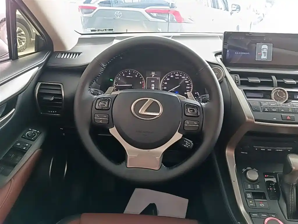 Lexus NX 2015 200t AWD F Sport фото 11