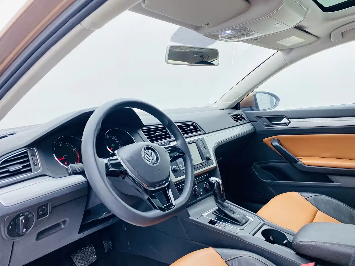 Volkswagen Lamando 2015 230TSI DSG Style фото 12