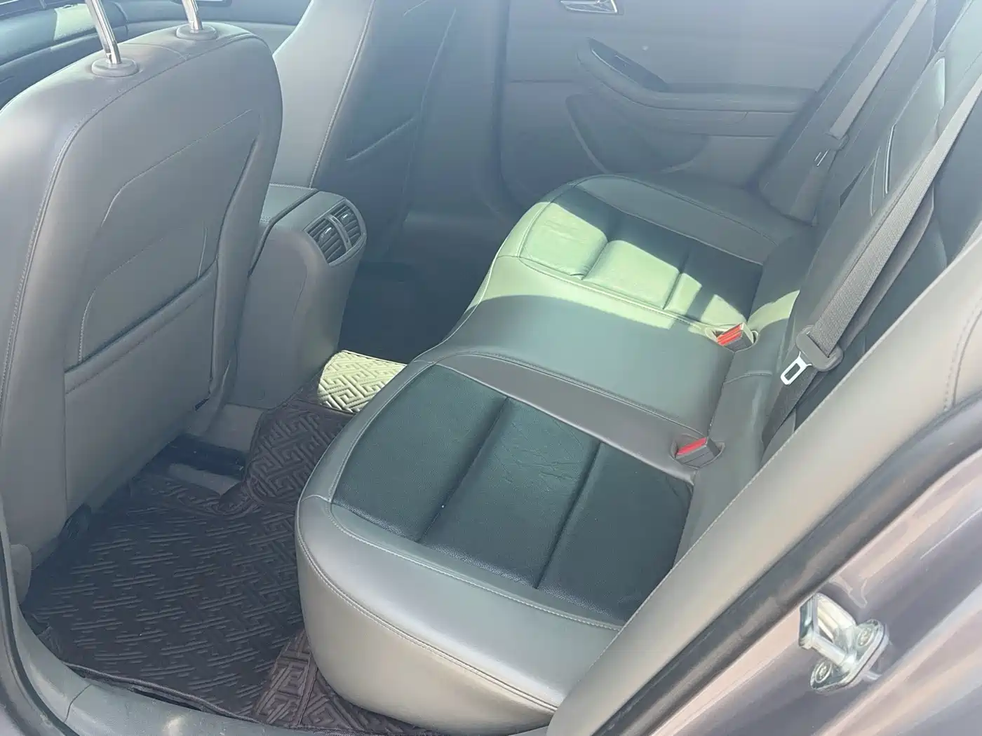 Chevrolet Malibu 2013 2.0L Automatic Luxury Edition фото 8