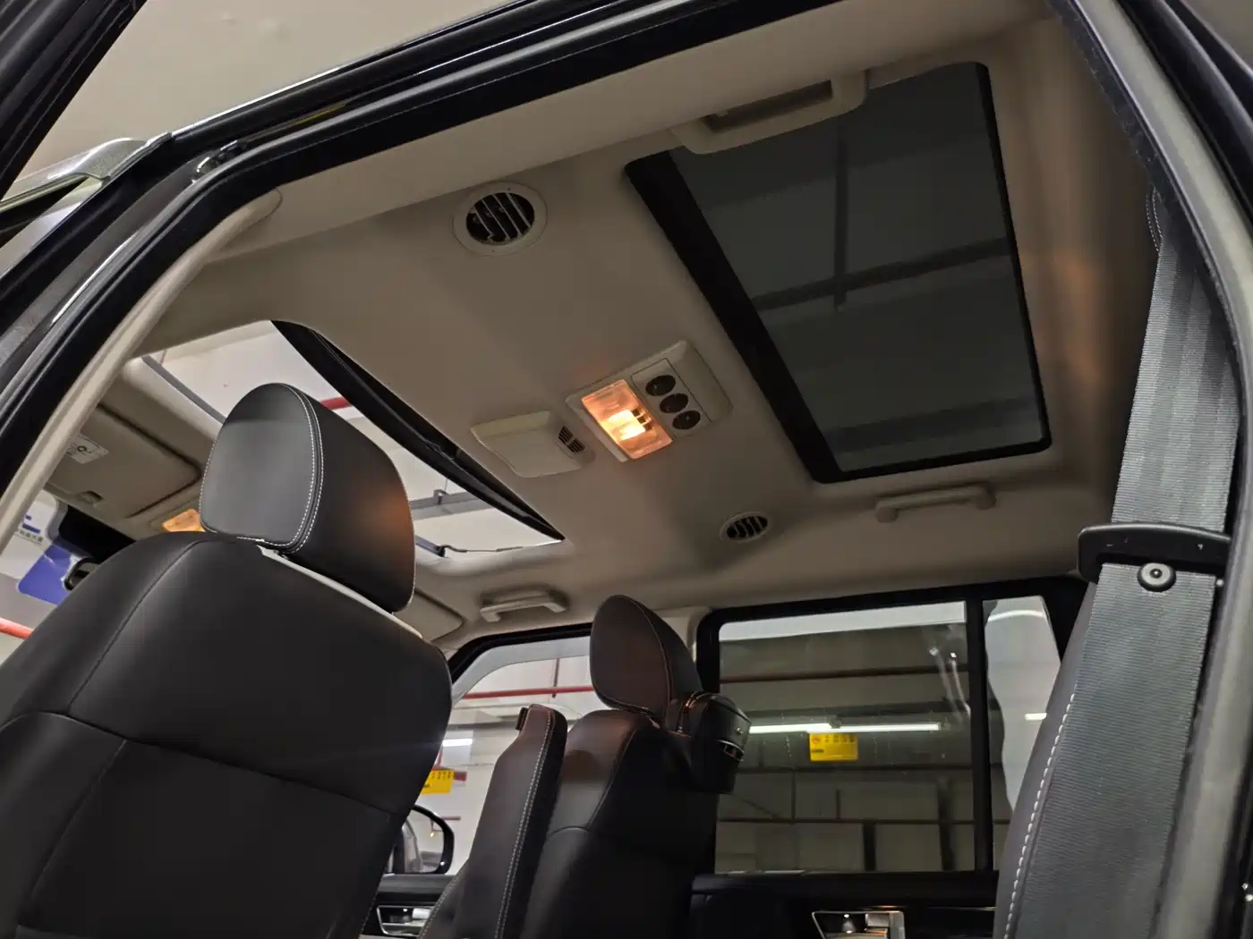 Land Rover Discovery 2014 3.0 SC V6 XXV Edition фото 6