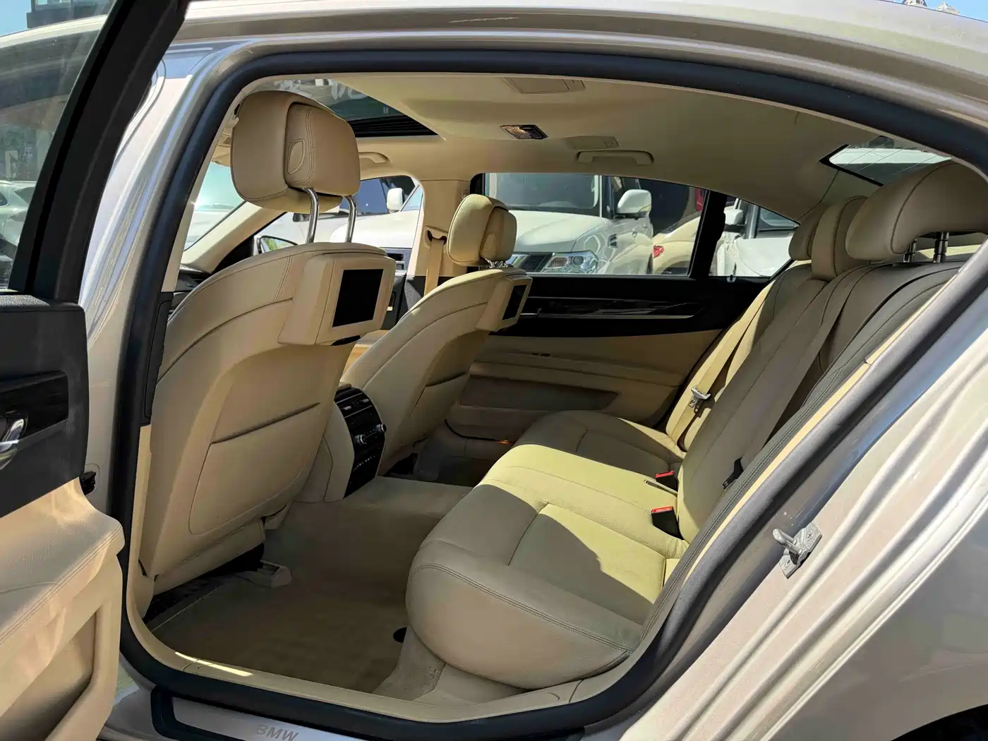 BMW 7 Series 2009 740Li Premium фото 10