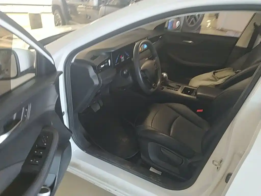 Roewe i5 2025 2023 1.5L CVT Luxury Edition